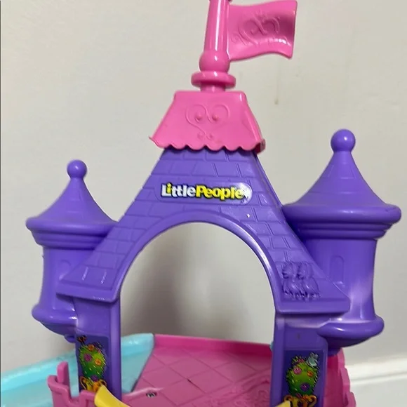 Fisher Price Little People Klip Klip Castle with 3 Princesses - Picture 3 of 7